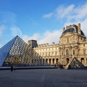 Pyramide du Louvre